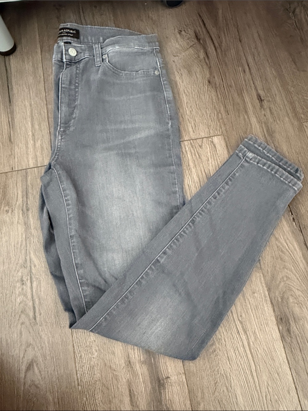 Banana Republic Curvy High-Rise Gray Skinny Jeans. Womens size 27/4